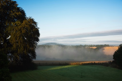 Morgennebel über dem Fluss Slaney