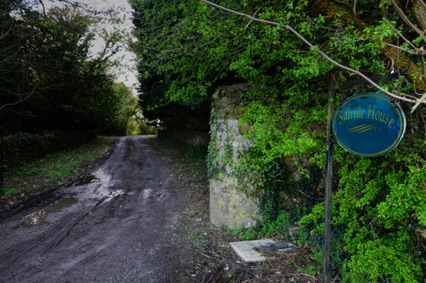 Salville House driveway